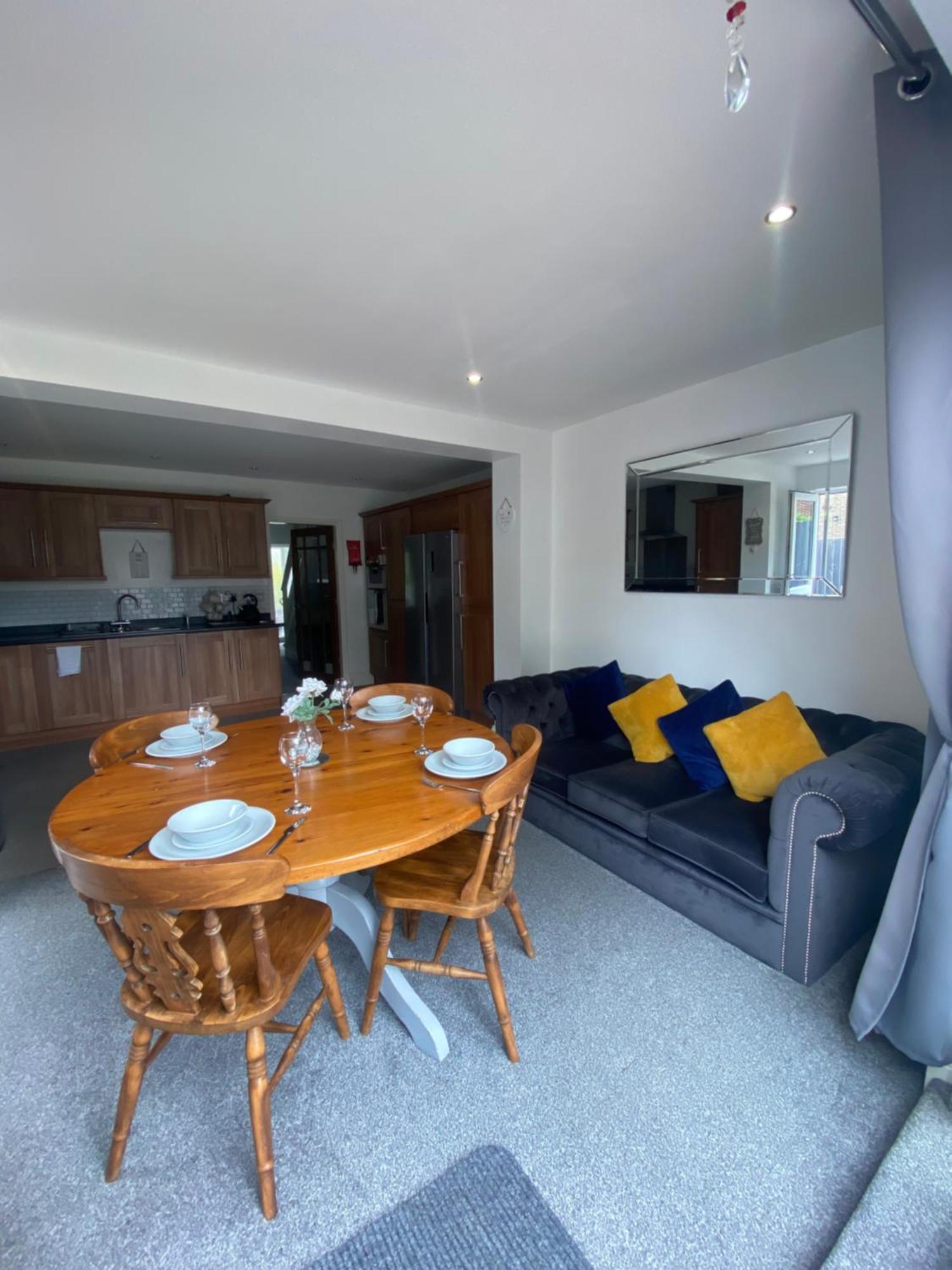 The Brook House - Spacious 3 Bed Home From Home In Burton Ngoại thất bức ảnh